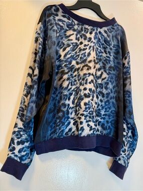VINCE CAMUTO - Blue Animal Print Women’s top Sz Small